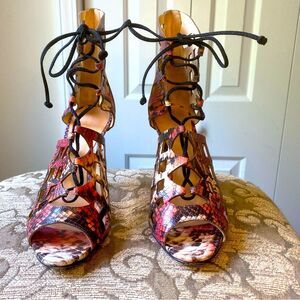 Schutz Blake Python Laser Cut Out Leather Ankle Bootie Heels Size 8.5